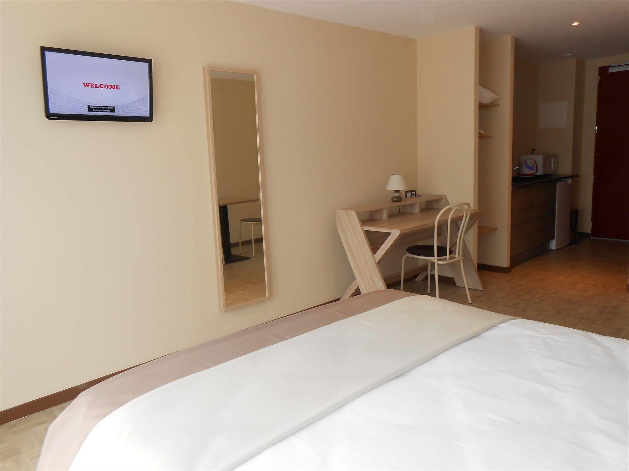 La Pause Hotel Evreux Luaran gambar